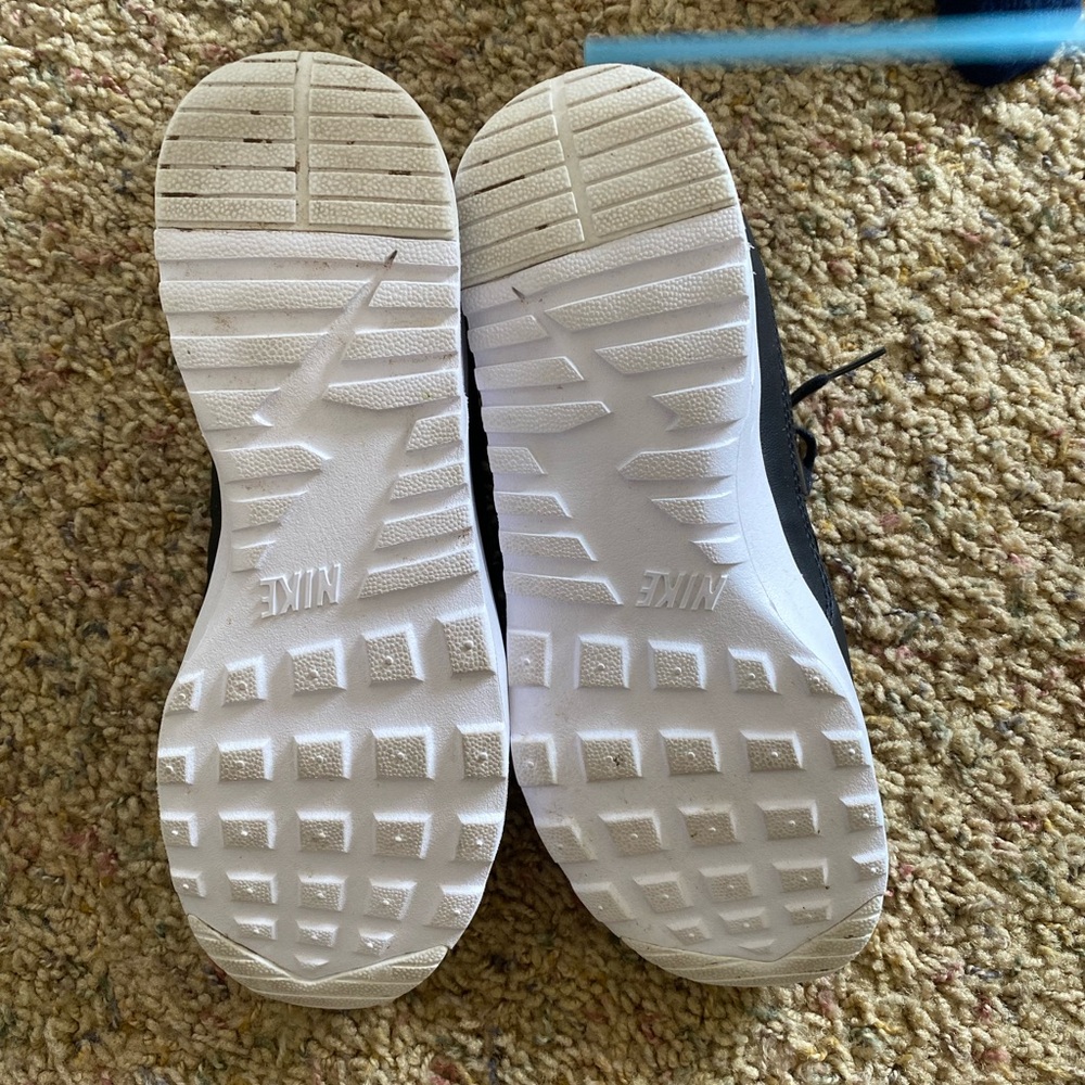 Nikes - Picture 2 of 5
